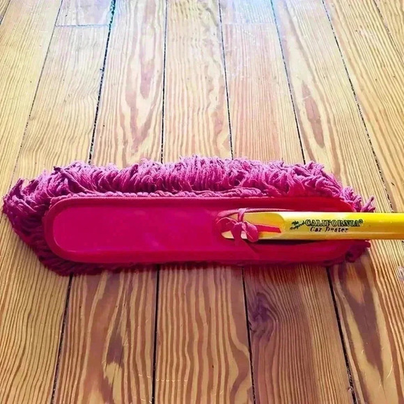 California Car Duster with Handle,Red - Picture 6 of 9